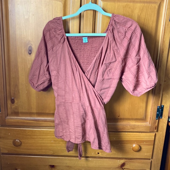 Old Navy Tie waist peplum top - Picture 1 of 2
